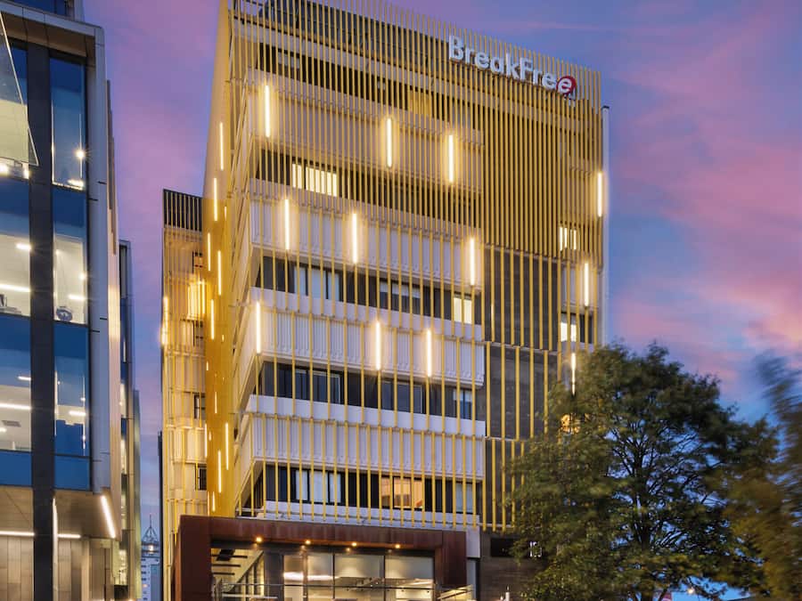 Vista frontal de la propiedad