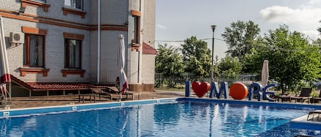 Outdoor pool, pool loungers