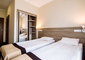 Habitación clásica doble | Caja fuerte, escritorio, wifi gratis