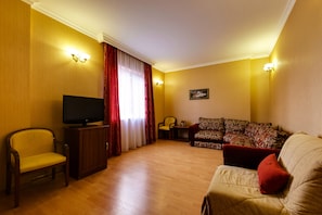 Blackout curtains, rollaway beds, free WiFi, bed sheets - Hotel Vizit (Krasnodar)