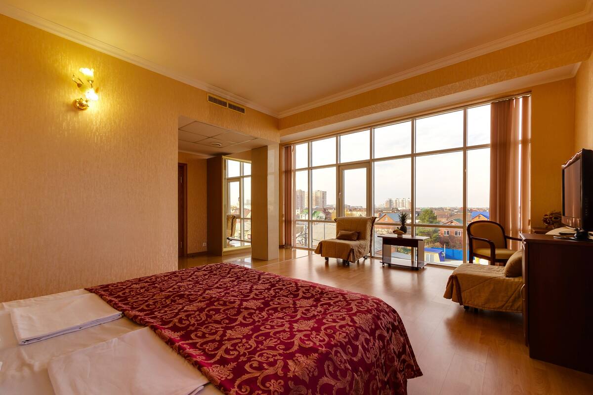 Comfort Room | Blackout curtains, rollaway beds, free WiFi, bed sheets