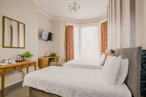 双床房 | 办公桌、免费 WiFi