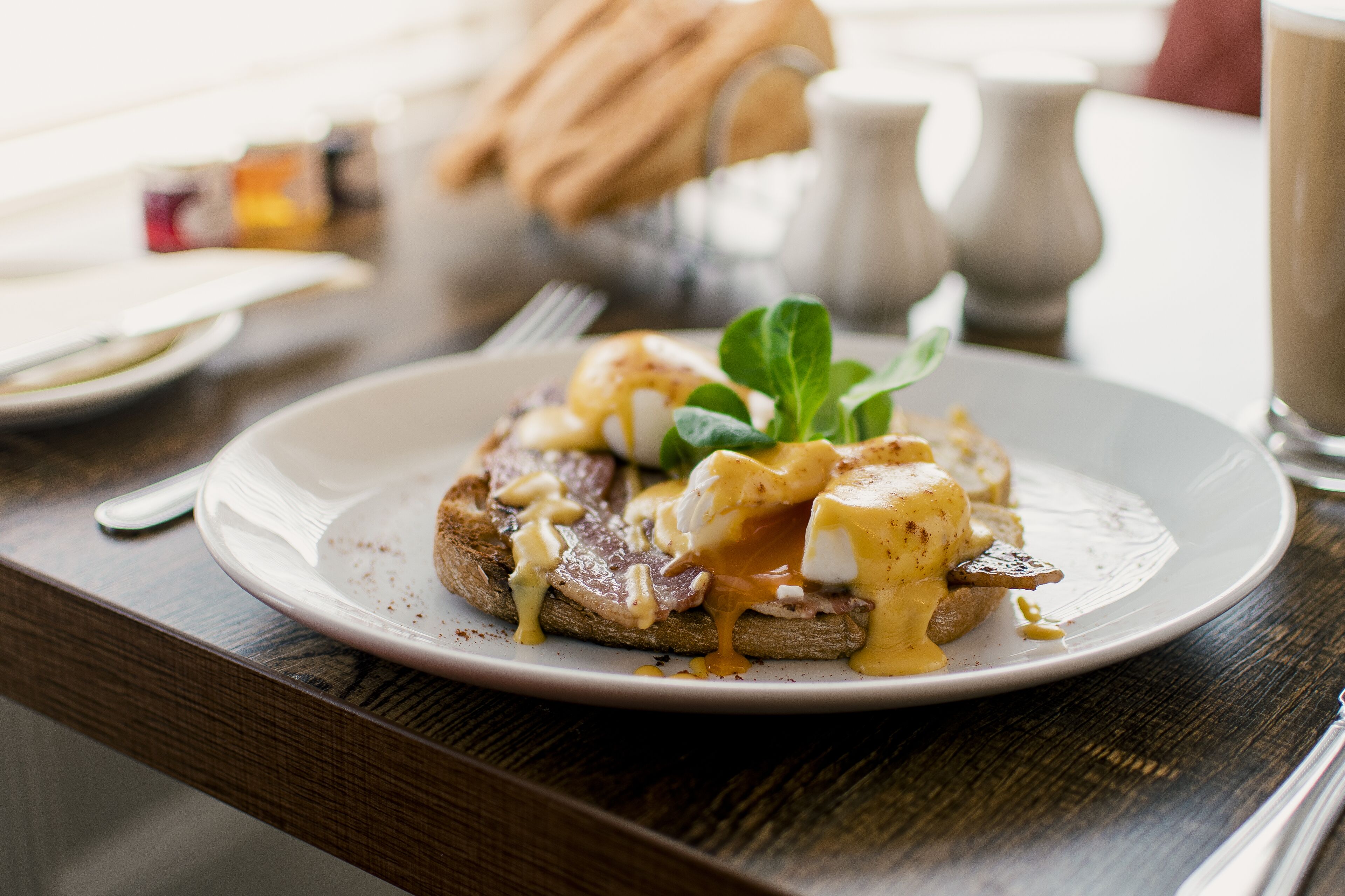 daily full breakfast (gbp 11 per person)