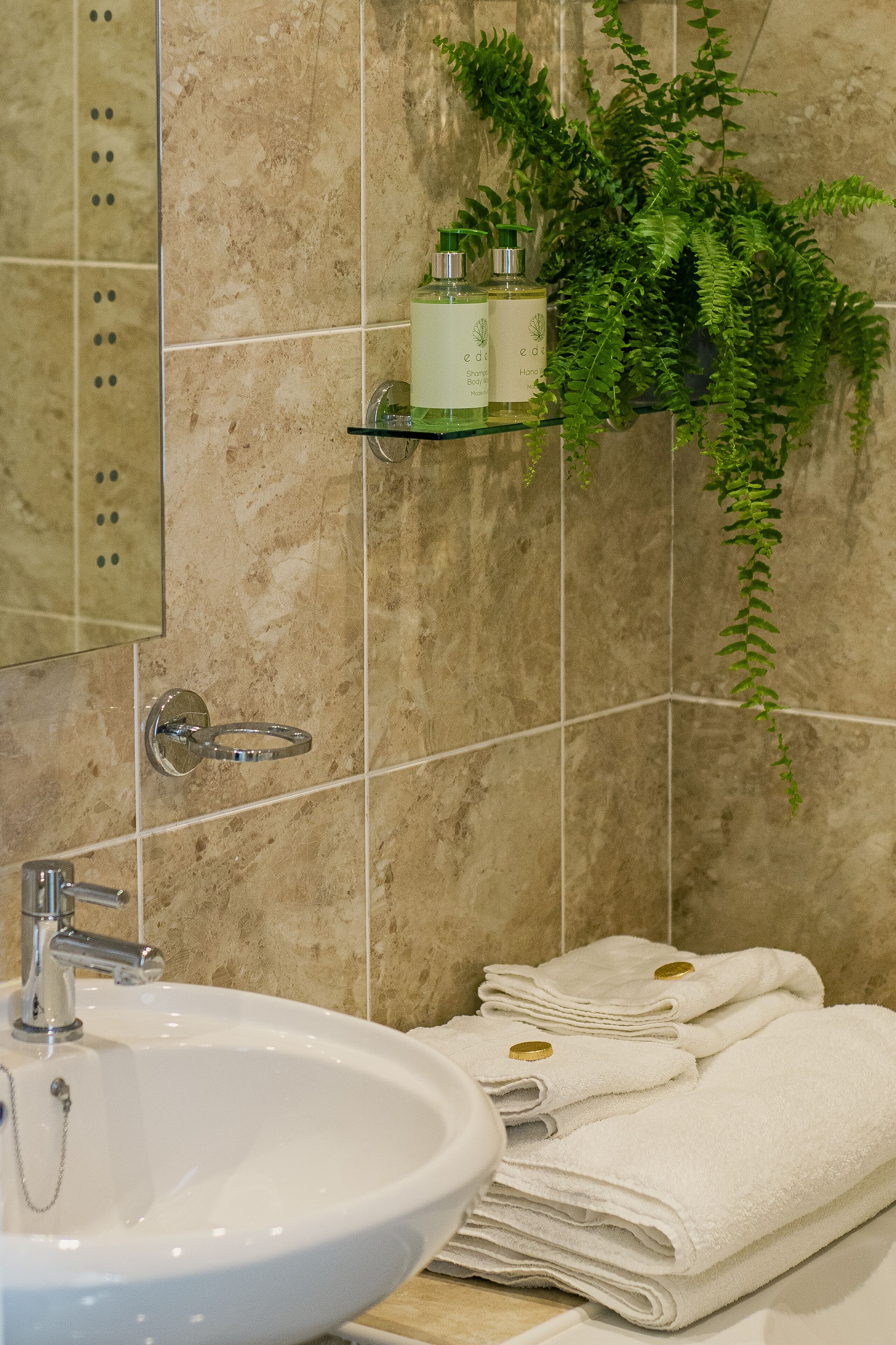 combined shower/bathtub, free toiletries, hair dryer, towels