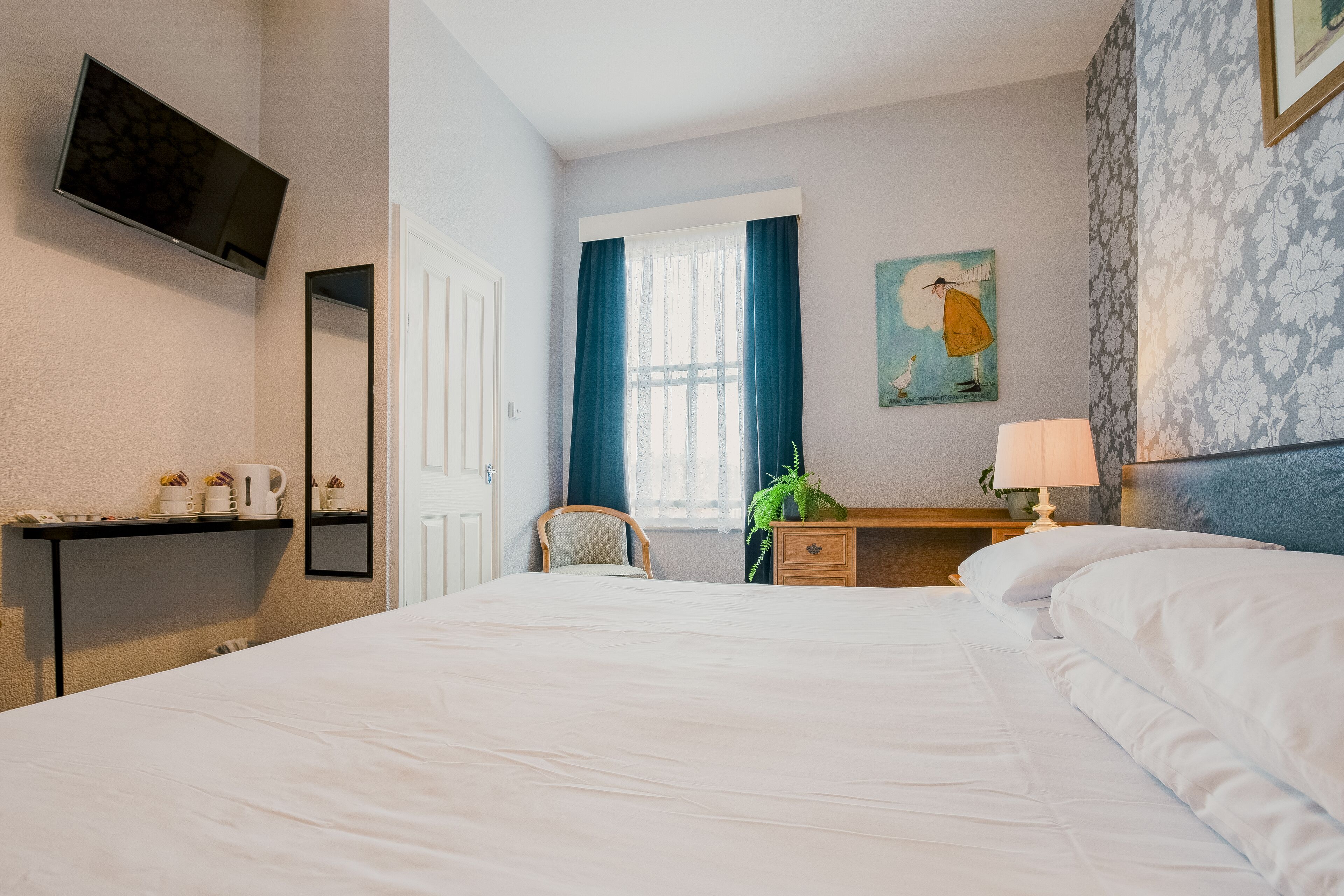 family room (2 adults + 2 children) | 1 bedroom, desk, free wifi