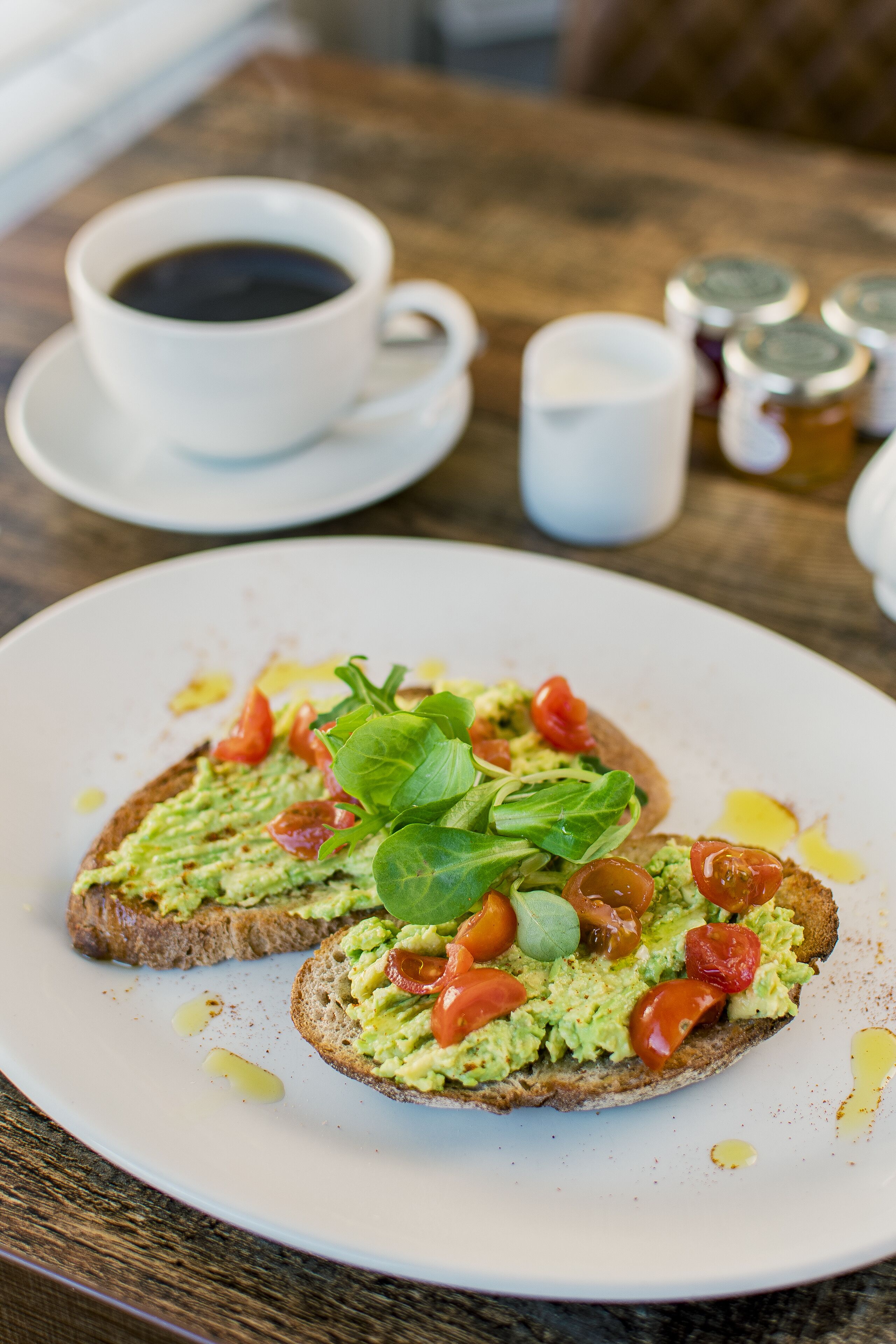 daily full breakfast (gbp 11 per person)