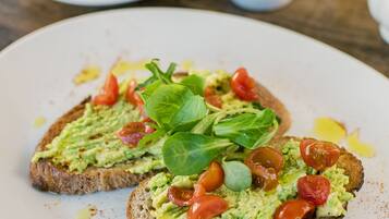 Daily full breakfast (GBP 11 per person)