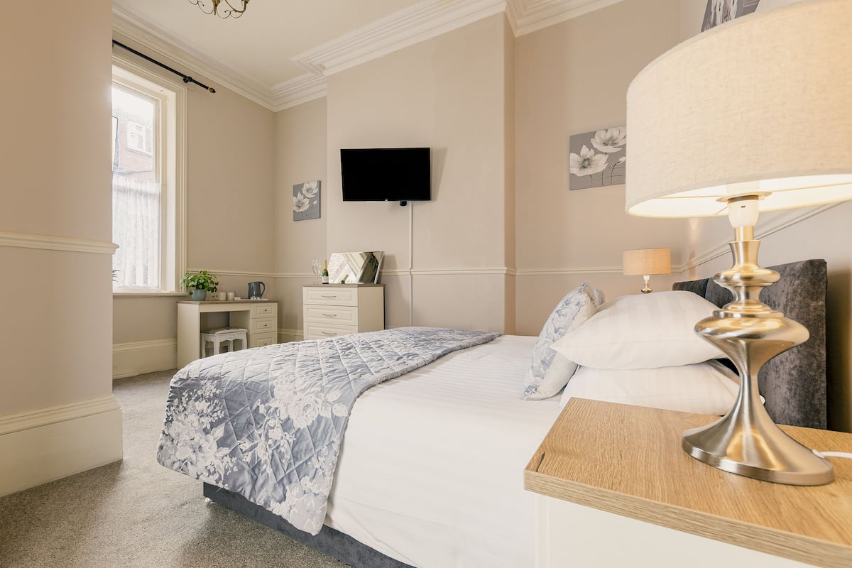 double room | 1 bedroom, desk, free wifi