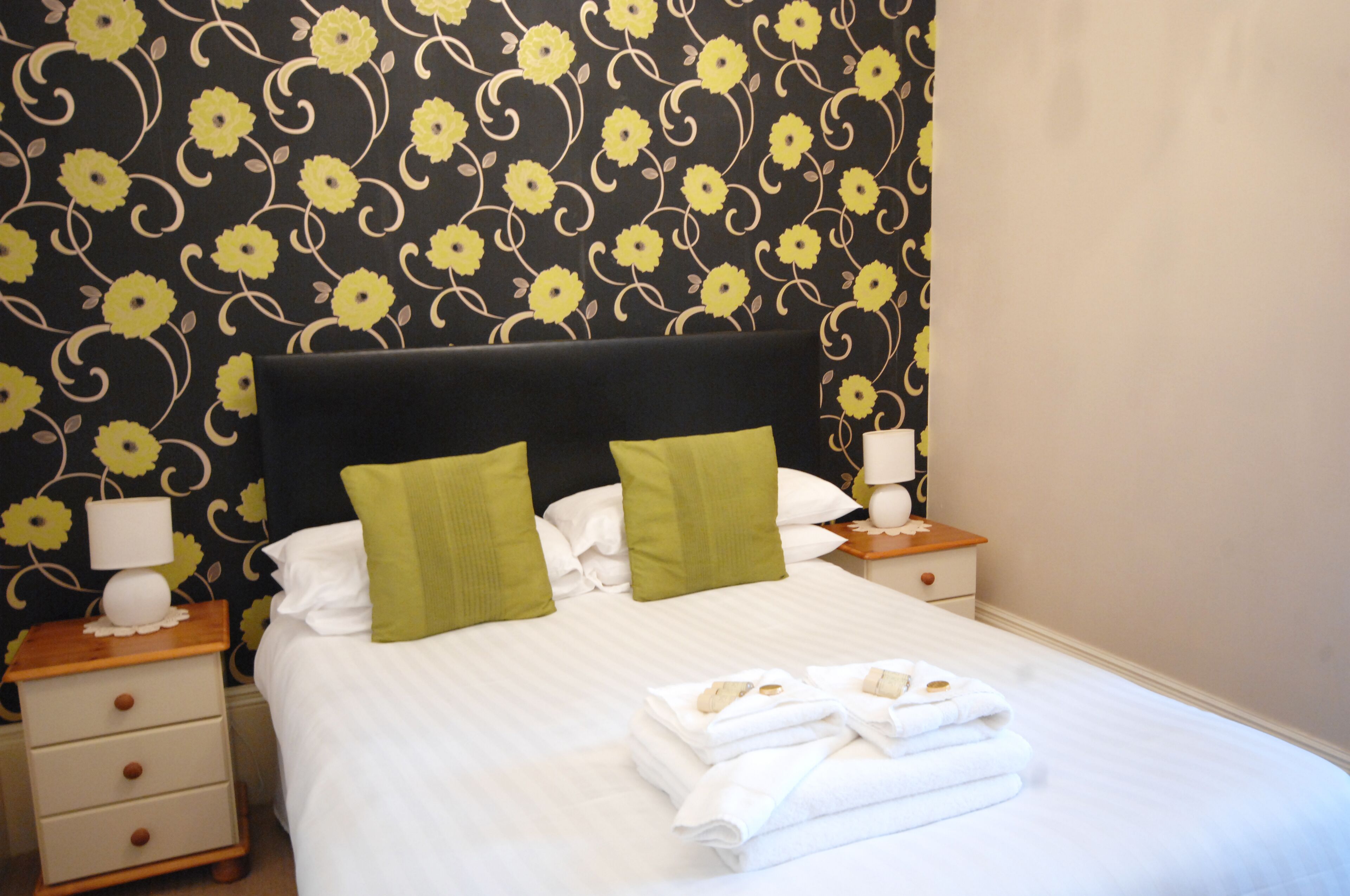 double room | 1 bedroom, desk, free wifi