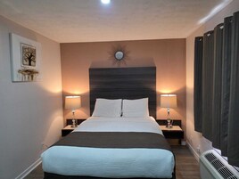 Traditional Room, 1 Queen Bed