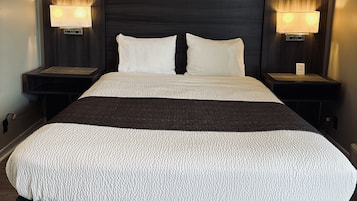 Traditional Room, 1 Queen Bed | Free WiFi, bed sheets, wheelchair access