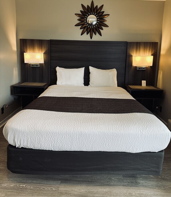 Chambre traditionnelle, 1 grand lit | Accès au Wi-Fi (inclus), literie fournie, accessible en fauteuil roulant