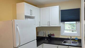 Romantic Studio, 1 Bedroom | Private kitchen | Fridge, microwave, coffee/tea maker, freezer