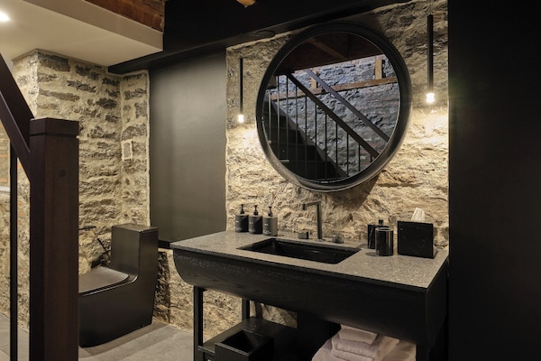 Standard Room | Bilik Mandi | Kelengkapan dandanan diri percuma, pengering rambut, jubah mandi