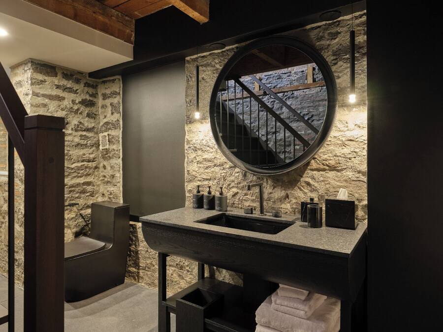 Small Standard Room (split floor) | Bathroom | Free toiletries, hair dryer, bathrobes, slippers