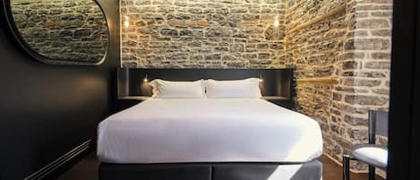 1 bedroom, Frette Italian sheets, premium bedding, down duvets