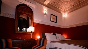 Room (Olivier) | Soundproofing, WiFi (free), individually decorated - Riad Aloès Marrakech (Marrakech)