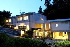 Front of property - evening/night - HAKUBA Moegi HOTEL (Hakuba)