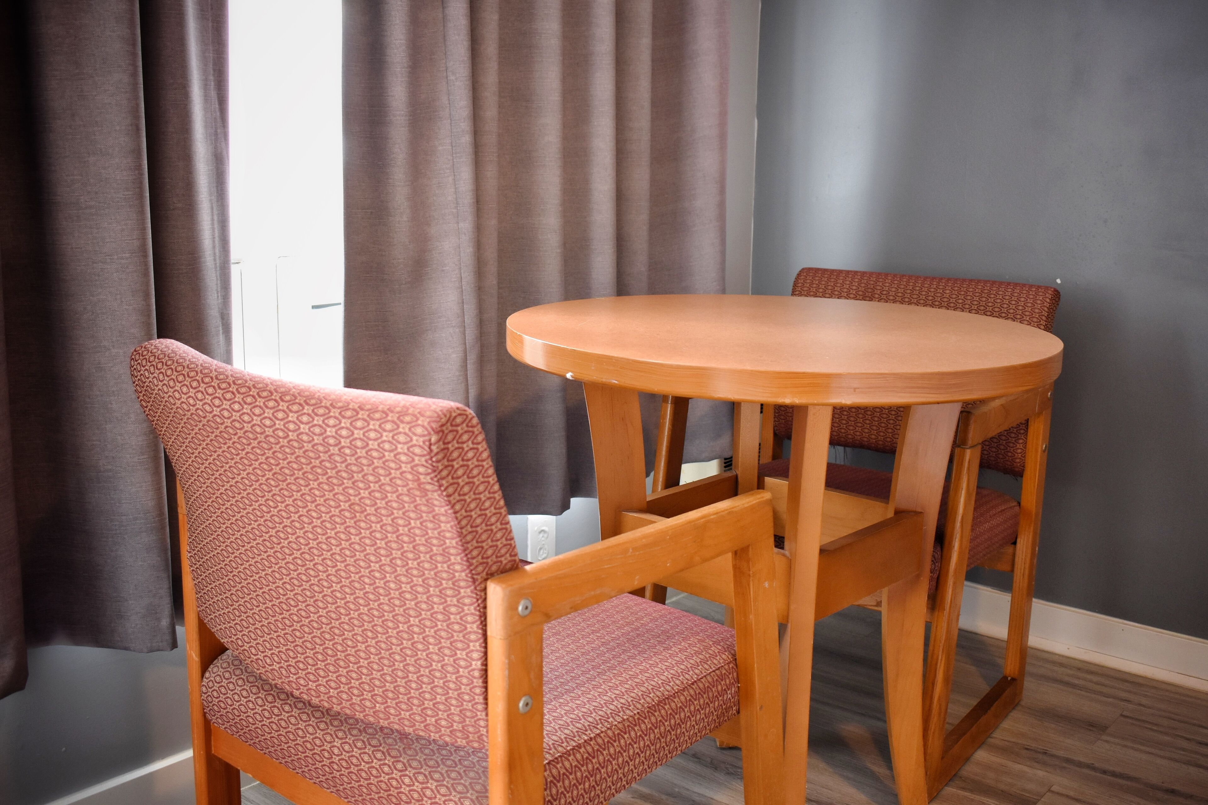 Standard Room, 1 Queen Bed | Free WiFi, bed sheets