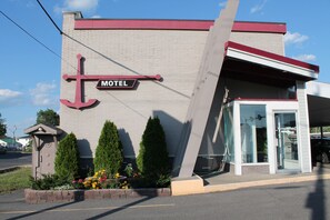 Exterior - Elect Inn 5 (Cornwall)