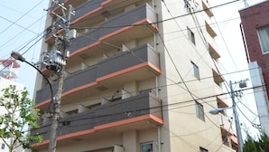 A multi-story hotel building with a sign reading "HOTEL CLASSICO". - Hotel Maruchu Classico (Tokyo)