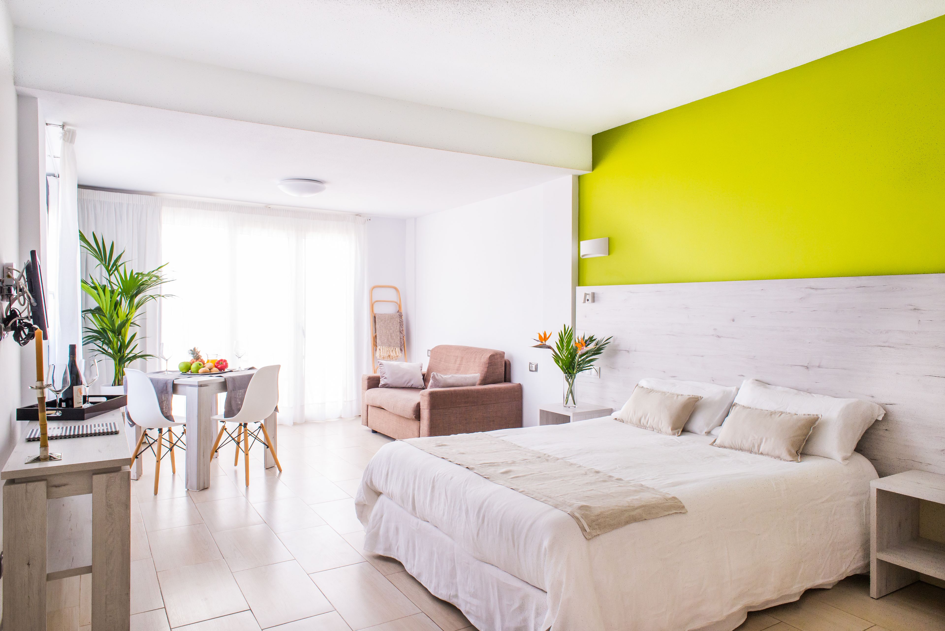 Iron/ironing board, free WiFi, bed sheets