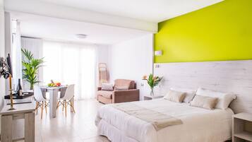 Iron/ironing board, free WiFi, bed sheets