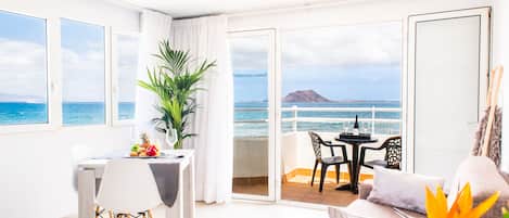 Estudio, vista al mar | Vista a la playa o el mar
