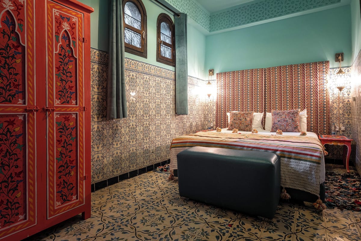 Deluxe Suite, Ensuite | Egyptian cotton sheets, premium bedding, in-room safe