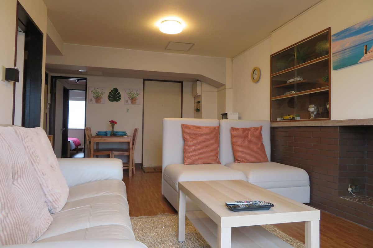 Departamento superior, 2 habitaciones, con acceso para personas discapacitadas, vista al puerto | 2 habitaciones, decoración personalizada y muebles diferentes