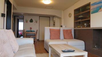 Superior Apartment, 2 Bedrooms, Accessible, Harbour View | 2 bedrooms, individually decorated, individually furnished, desk