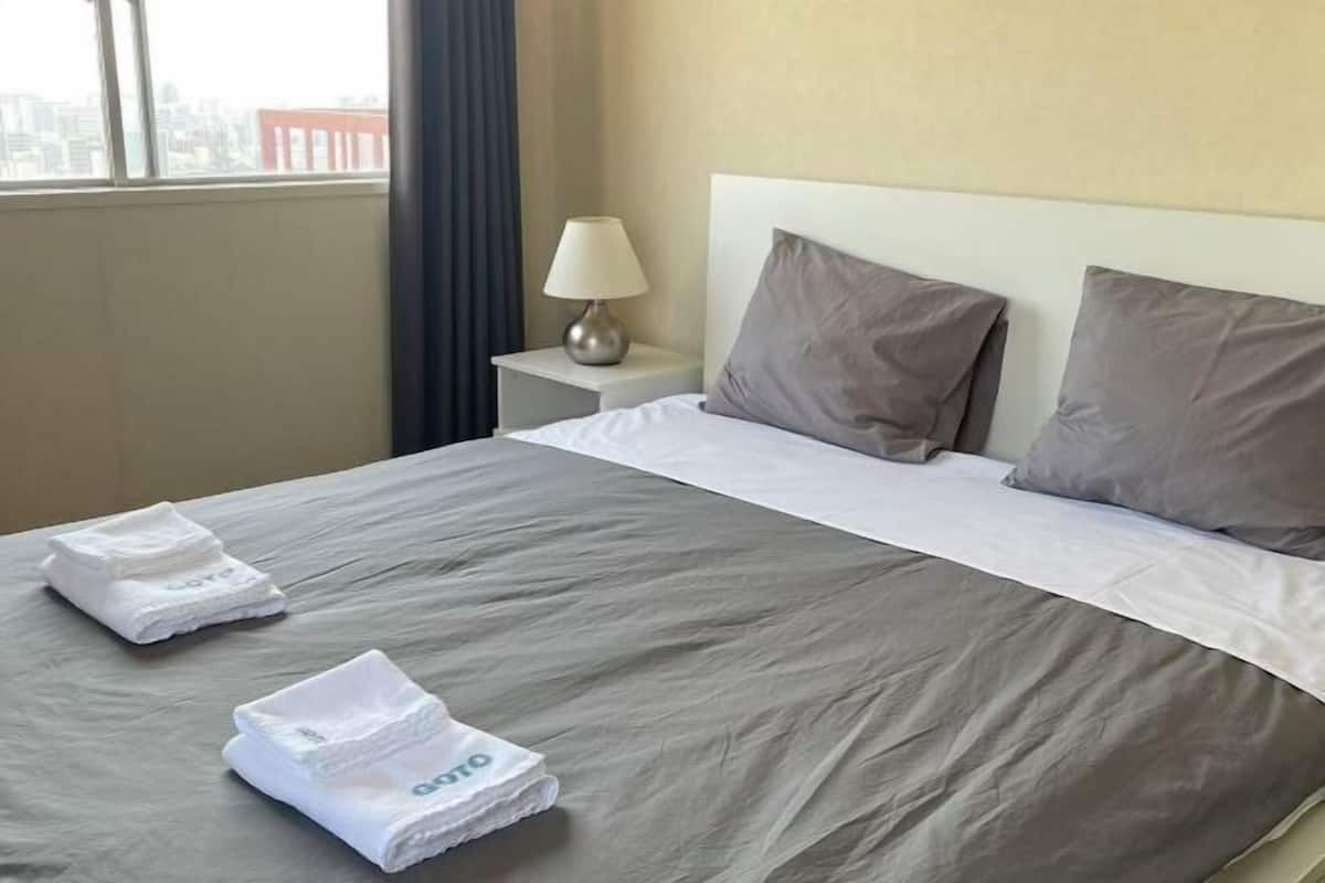 2 bedrooms, individually decorated, individually furnished, desk