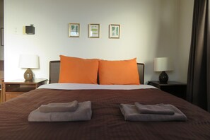 Superior Apartment, 2 Bedrooms, Balcony, Sea View | 2 bedrooms, individually decorated, individually furnished, desk - Sea View Court Kobe (Kobe)