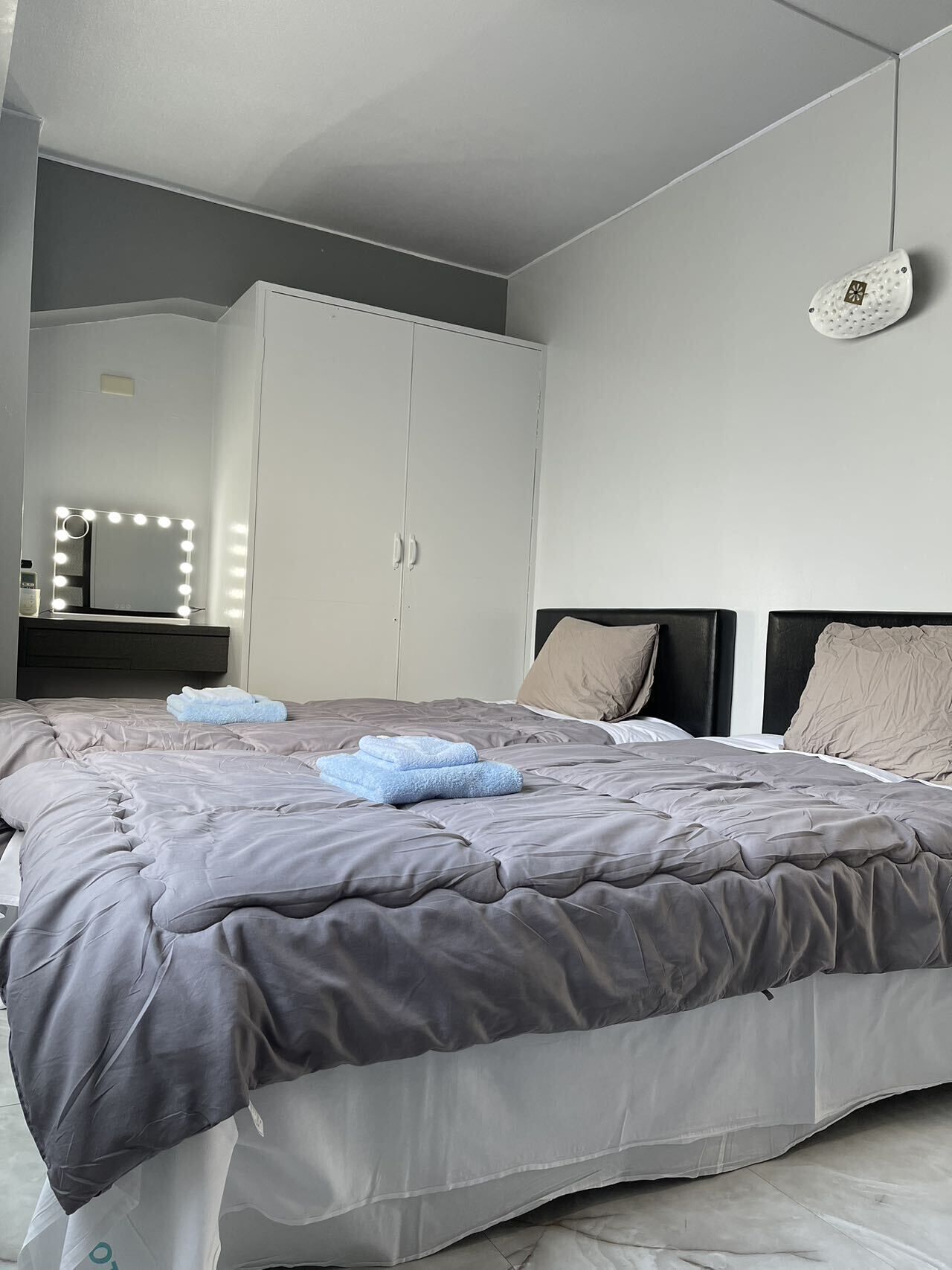 Apartamento Deluxe, 2 habitaciones, 2 baños, mirando al mar | 2 dormitorios, decoración individual, mobiliario individual y escritorio