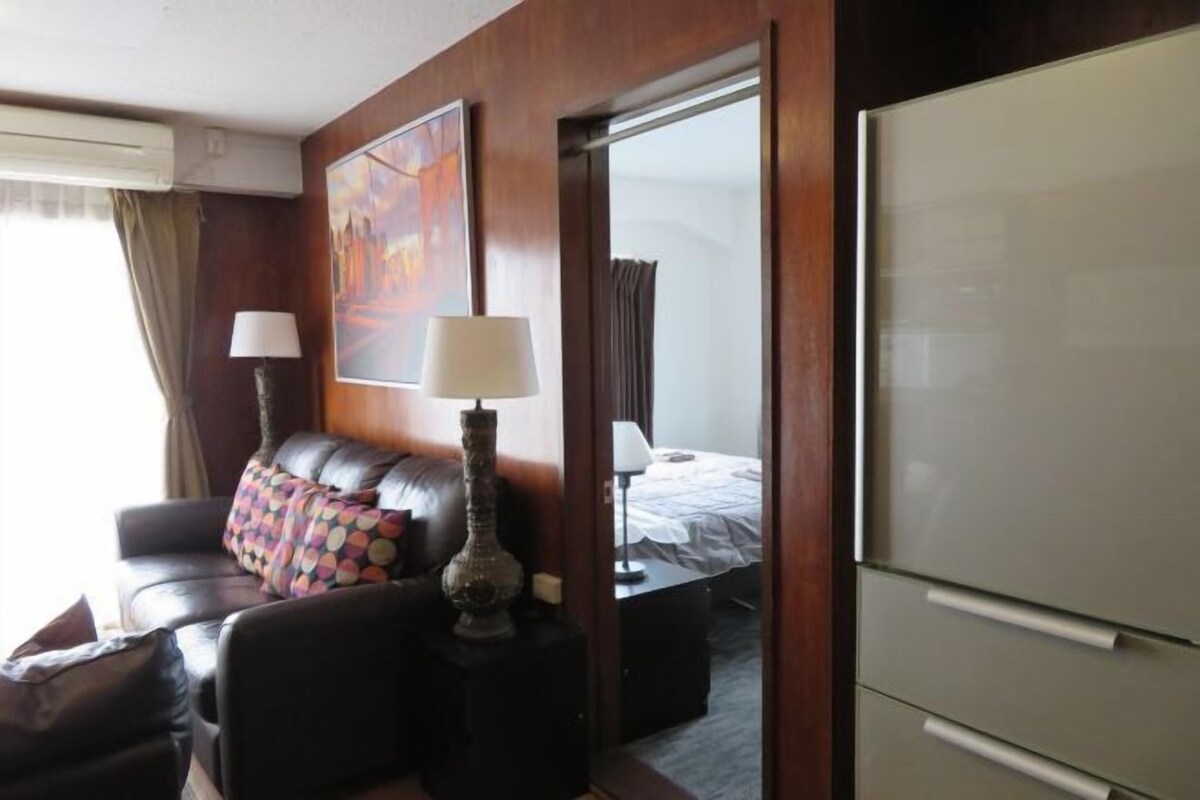 2 bedrooms, desk, laptop workspace, soundproofing