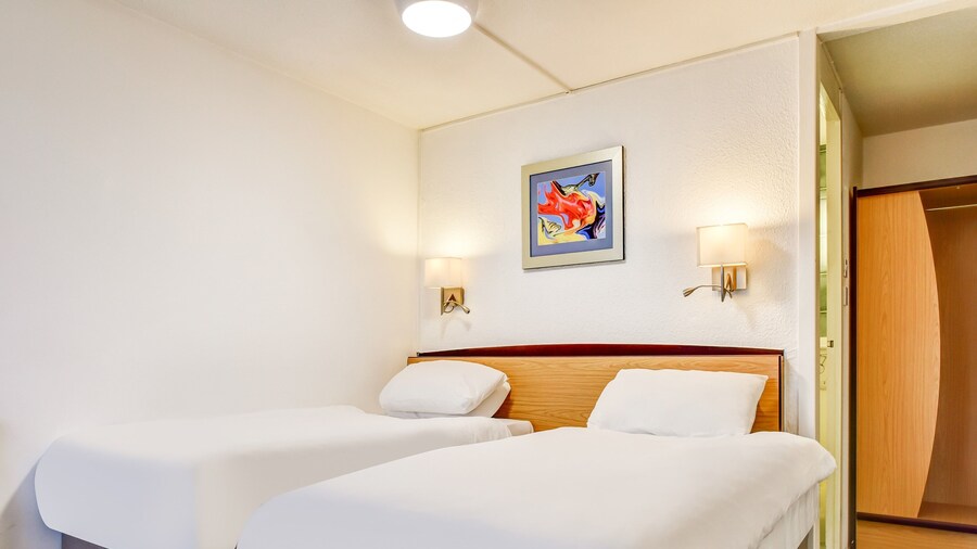 The Hotel Rafiya, Redditch