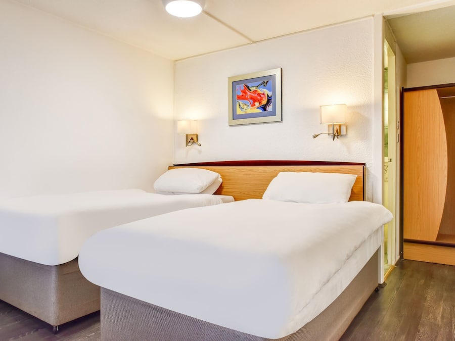 Bureau, rideaux occultants, fer et planche à repasser, Wi-Fi gratuit