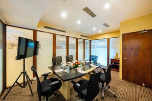 Business center - MGM Mark Whitefield (Bengaluru)