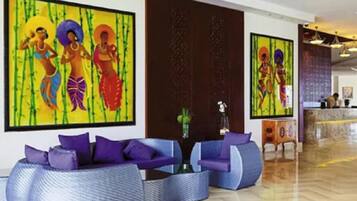 Coin salon dans le hall