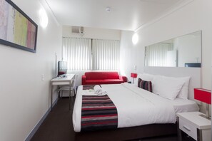 Premium Queen Room with City View - Turbot House Hotel (Brisbane)