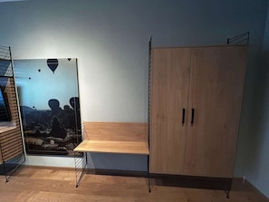 Cofres nos quartos, Wi-Fi de cortesia, roupa de cama