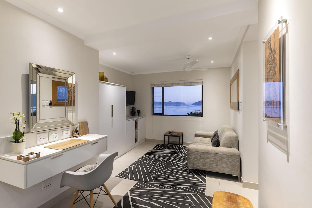 Suite (THEBLOEM SUITE FIVE: DELUXE KING BED ) | Literie de qualité supérieure, mini-bar avec articles gratuits