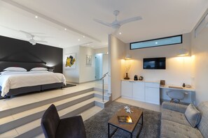 Suíte (THEBLOEM SUITE ONE: DELUXE KING ) | Roupas de cama premium, frigobar (abastecido com alguns itens grátis)