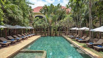 Outdoor pool, pool umbrellas, sun loungers