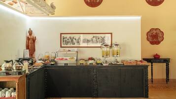 Tägliches Frühstücksbuffet gegen Gebühr