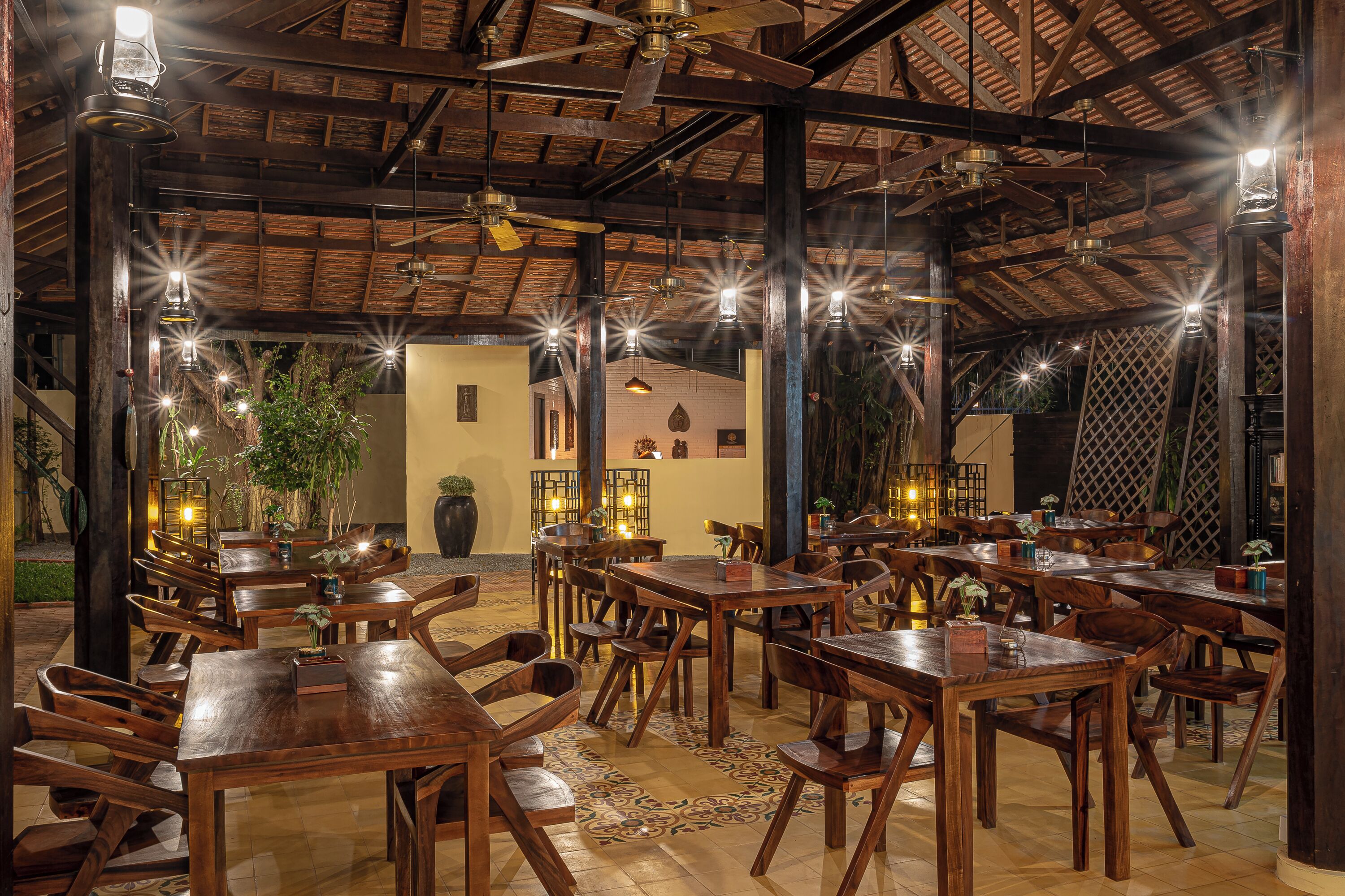 Se sirven desayunos, almuerzos y cenas; cocina camboyana