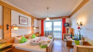 Zimmersafe, Babybetten, kostenloses WLAN, Bettwäsche