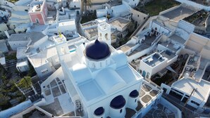 Unclassified image, 2 of 66, button - Pension George (Santorini)