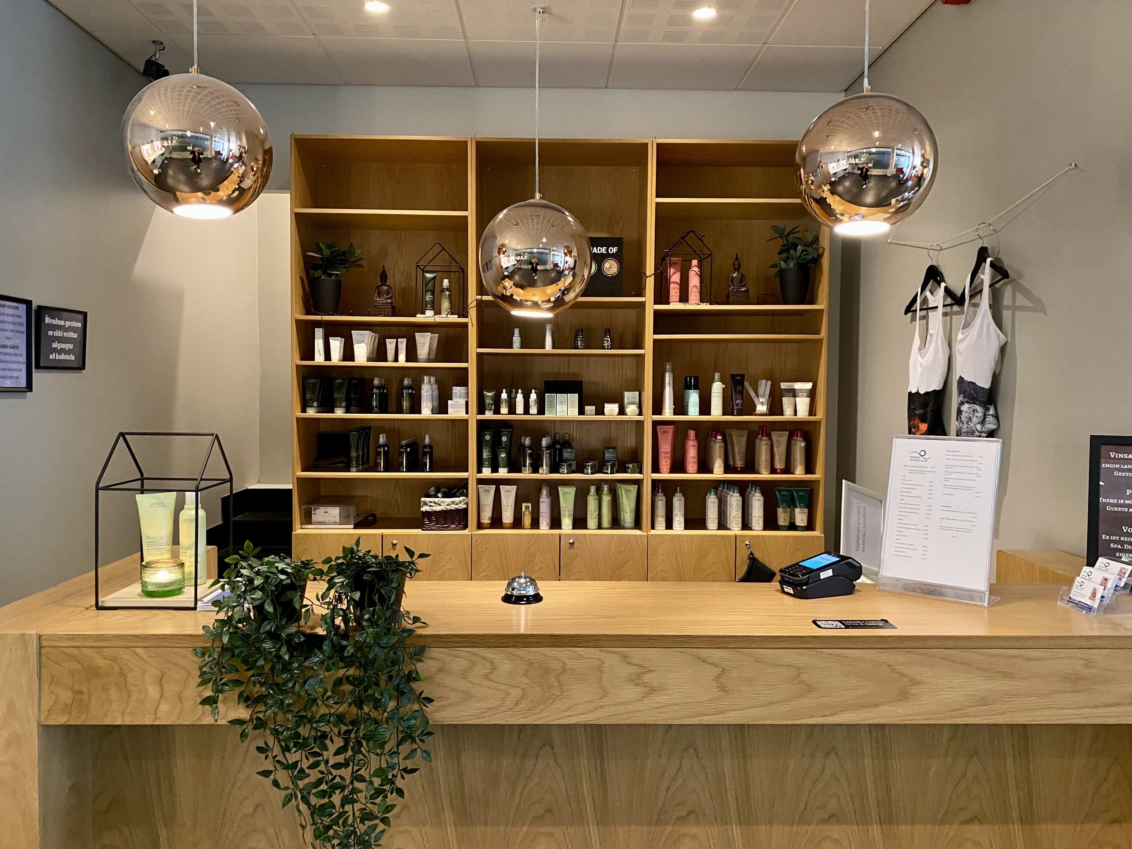 sauna, hot tub, steam room, body treatments, body wraps, body scrubs