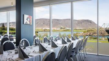 Lunch and dinner served, local and international cuisine
